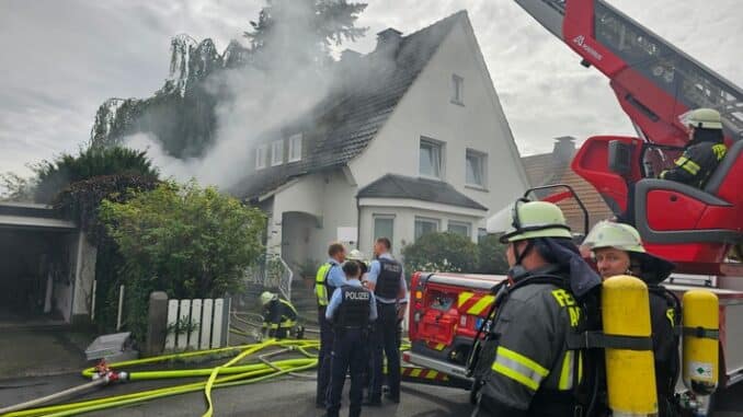 FW-AR: Dunkler Rauch über Arnsberg-Bruchhausen