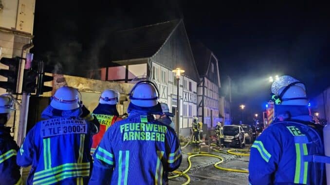 FW-AR: Garagenbrand in Arnsberg-Neheim