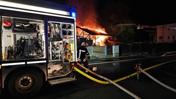 FW-AR: Scheune steht in Vollbrand