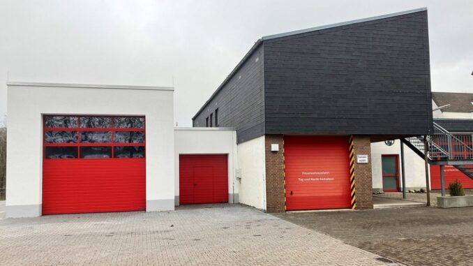 FW-AR: Stadt Arnsberg investiert in den Brandschutz - Feuerwehrgerätehaus Oeventrop erweitert