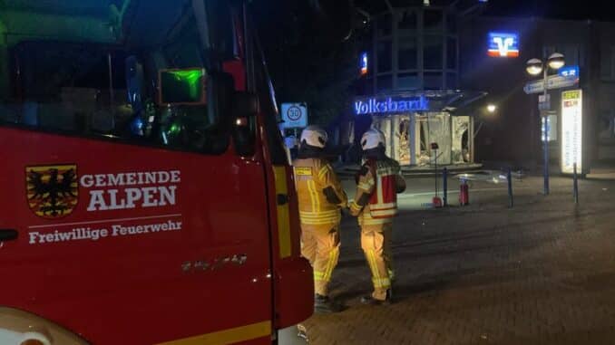 FW Alpen: Automatensprengung