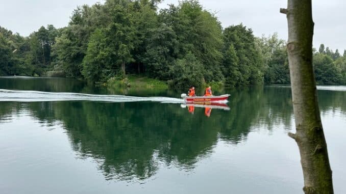 FW Alpen: Feuerwehr befreit kleinen Schwan aus einer Angelschnur
