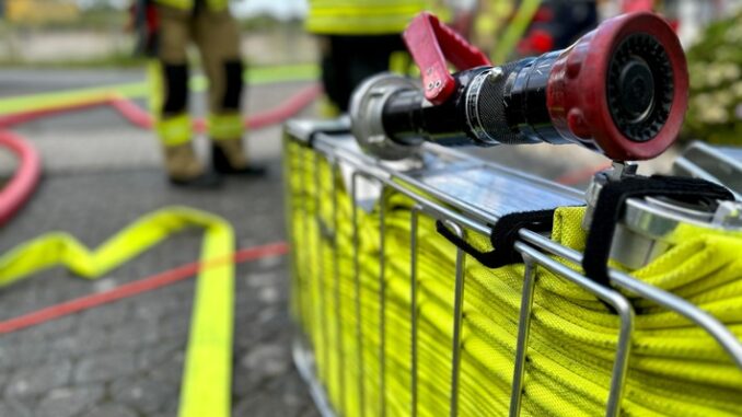 FW Alpen: Gemeldeter Zimmerbrand im Keller
