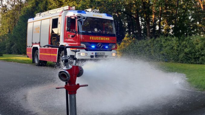 FW Alpen: Hydrantenkontrolle im Gemeindegebiet