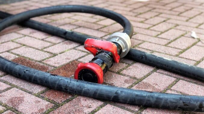FW Alpen: Mülltonnenbrand
