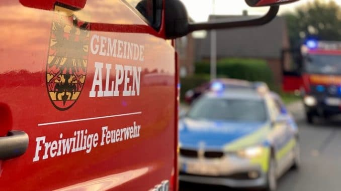 FW Alpen: Sturmschaden - Telefonmast
