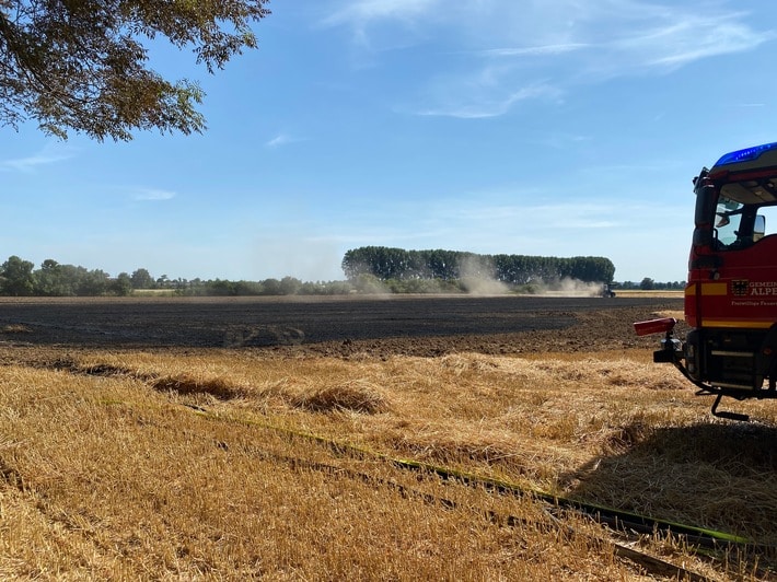 FW Alpen: Überörtliche Hilfeleistung bei Flächenbrand in Xanten