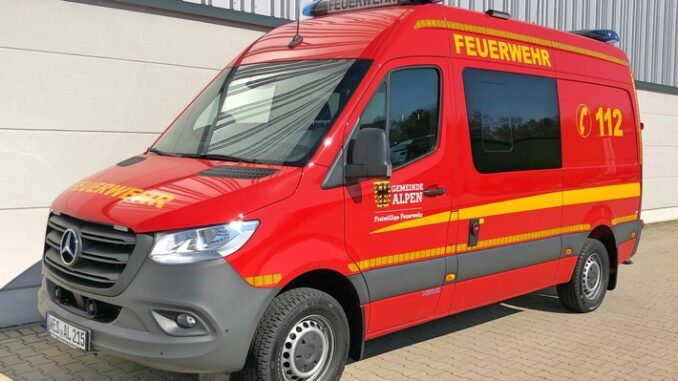 FW Alpen: Überörtliche Unterstützung Großbrand
