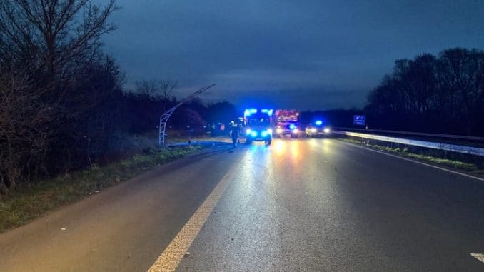 FW Alpen: Verkehrsunfall auf der A57