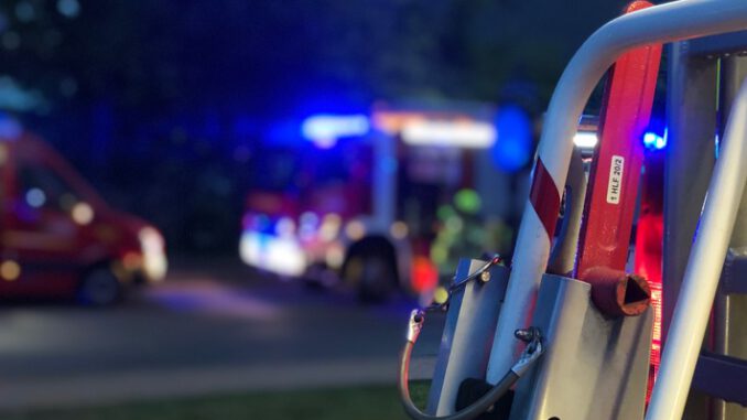FW Alpen: Verkehrsunfall auf der Autobahn 57