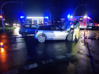 FW Alpen: Verkehrsunfall im Kreuzungsbereich