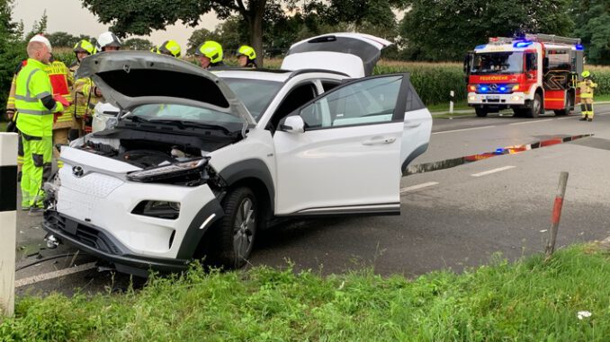 FW Alpen: Verkehrsunfall mit zwei PKW
