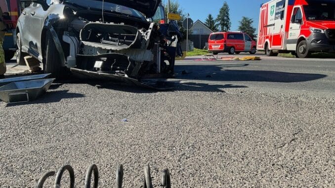 FW Alpen: Zwei Einsätze am Dienstagnachmittag - Verkehrsunfall auf circa 150 Meter Länge und ausgelöste Brandmeldeanlage