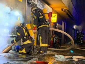 FW-BN: Ausgedehnter Kellerbrand in Bonn Tannenbusch