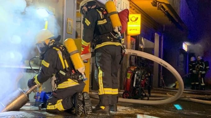 FW-BN: Ausgedehnter Kellerbrand in Bonn Tannenbusch