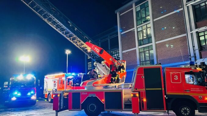 FW-BN: Brand in einem Gewerbebetrieb in Kessenich