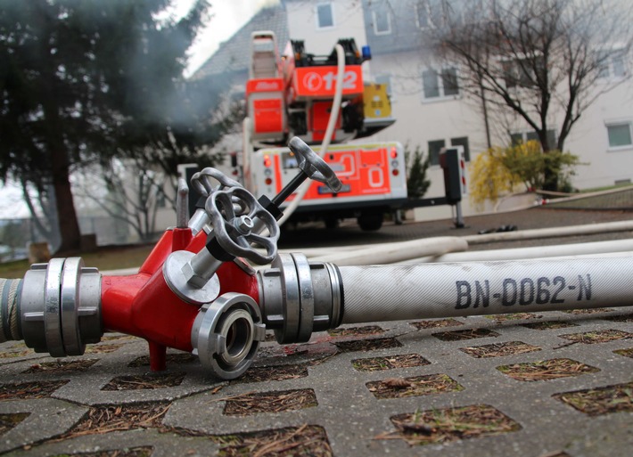 FW-BN: Einsatzreicher Nachmittag für Feuerwehr und Rettungsdienst