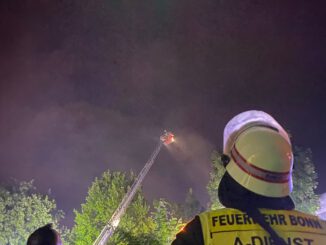 FW-BN: Großbrand beschädigt Turnhalle in Tannenbusch
