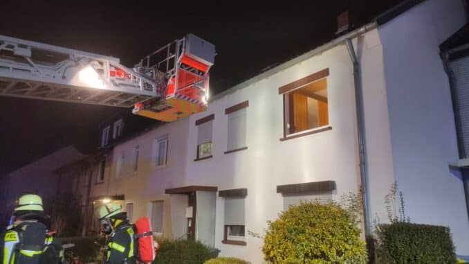 FW-BN: Kellerbrand in Bonn-Duisdorf - Spektakuläre Rettung von Mutter und Kleinkind durch aufmerksame Nachbarn