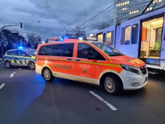 FW-BN: Kollision zwischen Straßenbahn und PKW