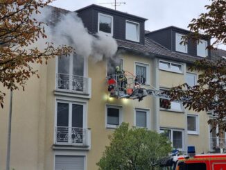 FW-BN: Küchenbrand in Mehrfamilienhaus schnell unter Kontrolle