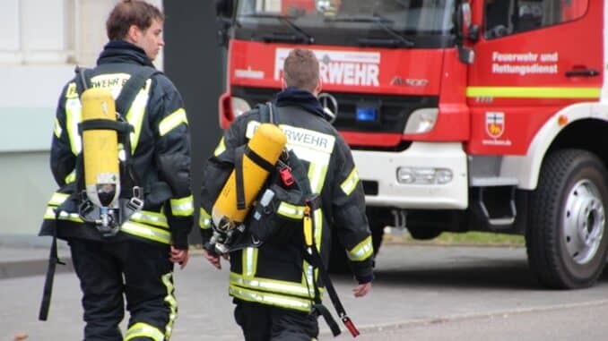 FW-BN: Nachlöscharbeiten nach ausgedehntem Kellerbrand