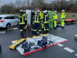 FW-BN: Schwerer Verkehrsunfall fordert zwei Verletzte