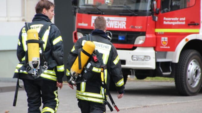 FW-BN: Treppenraum durch &quot;Essen auf dem Herd&quot; komplett verraucht.