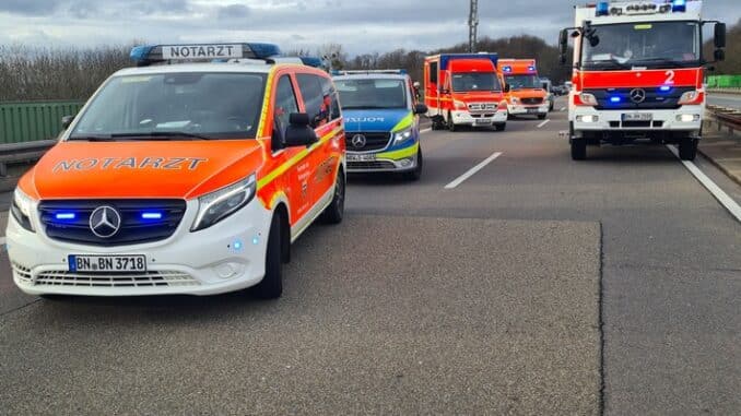 FW-BN: Verkehrsunfall mit 4 PKW auf der A59