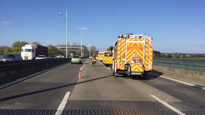 FW-BN: Verkehrsunfall mit fünf beteiligten Fahrzeugen auf der BAB 565