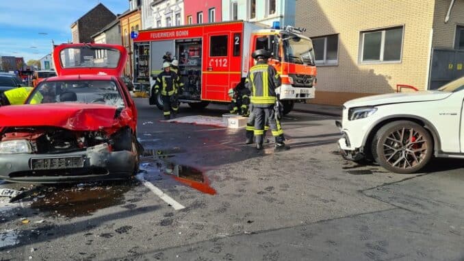 FW-BN: Verkehrsunfall mit zwei Verletzten