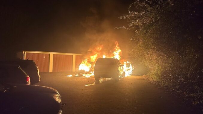 FW-BO: 4 brennende PKW in Hamme