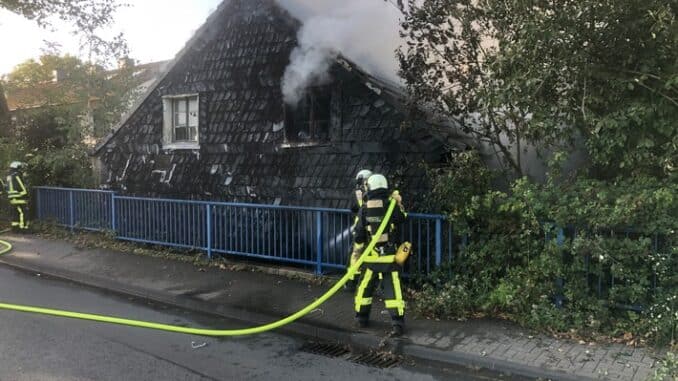 FW-BO: Brand in einem leerstehenden Gebäude in Bochum-Eppendorf