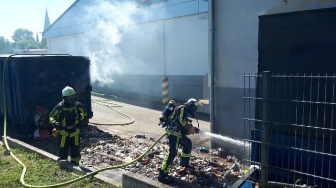FW-BO: Containerbrand in Wattenscheid