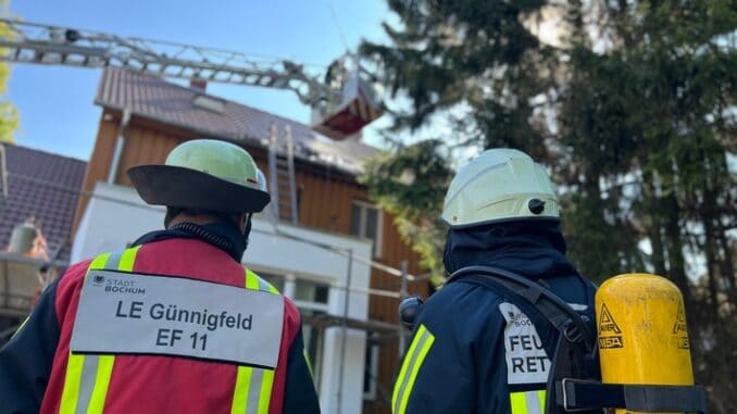 FW-BO: Dachstuhlbrand in Wattenscheid Günnigfeld