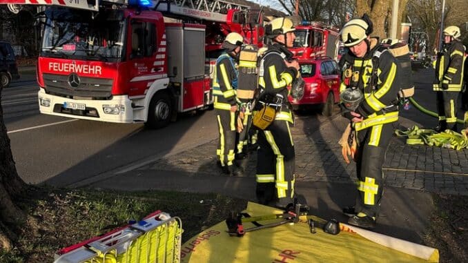 FW-BO: Eine Person mit Rauchgasvergiftung nach Küchenbrand