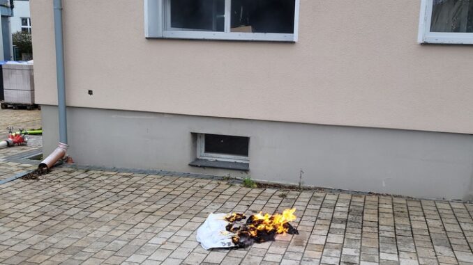 FW-BO: Eine verletzte Person nach Küchenbrand