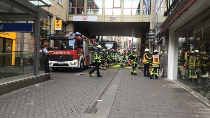 FW-BO: Feuer in einem Imbiss in der Bochumer Innenstadt