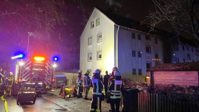 FW-BO: Feuer in einem Mehrfamilienhaus mit einem Brandtoten