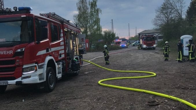 FW-BO: Feuer in einem leerstehenden Gebäude an der Harpener Straße