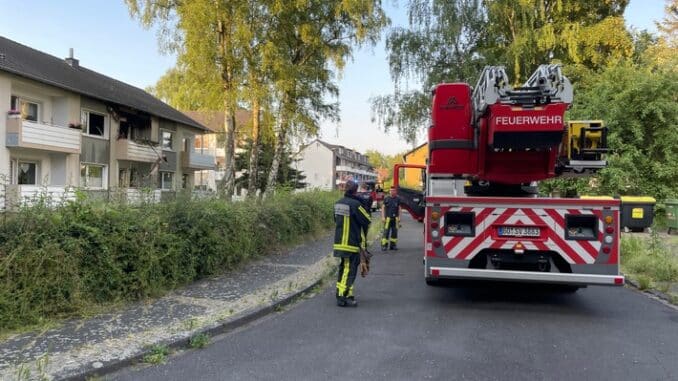 FW-BO: Feuerwehr rettet zwei Bewohner bei Wohnungsbrand im Bochum-Werne