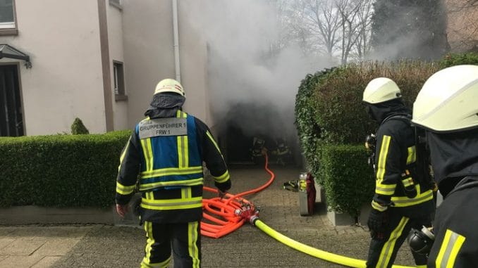 FW-BO: Garagenbrand in Bochum Leithe
