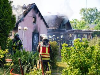 FW-BO: Gartenlaubenbrand in Bochum Gerthe