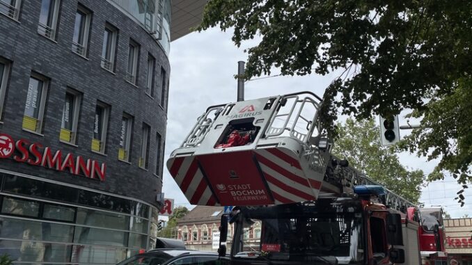 FW-BO: Menschenrettung aus einer außenliegenden Aufzugsanlage in der Wittener Straße