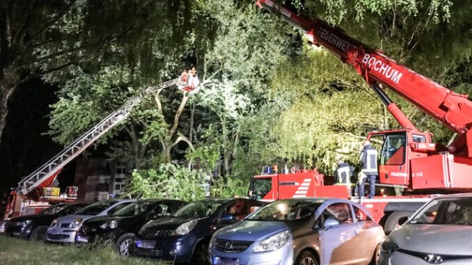 FW-BO: Nächtlicher Einsatz des Bochumer Feuerwehrkrans