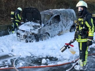 FW-BO: PKW-Brand auf der A 40