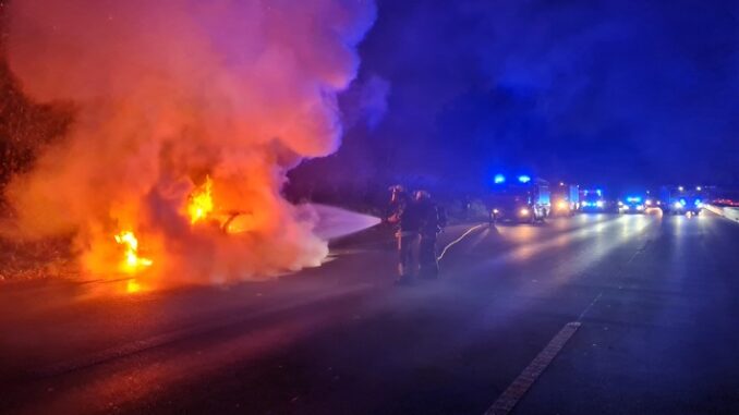 FW-BO: PKW Brand auf der BAB 40