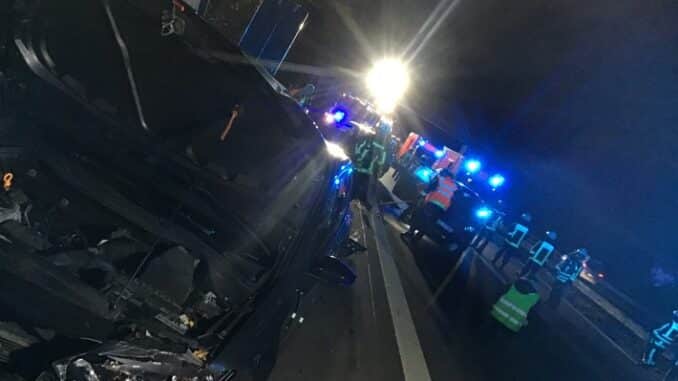 FW-BO: Schwere Verkehrsunfall mit zwei Kindern auf der Autobahn A43