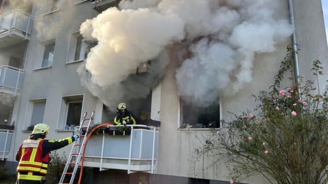 FW-BO: Schwerverletzte Bewohnerin bei ausgedehntem Wohnungsbrand
