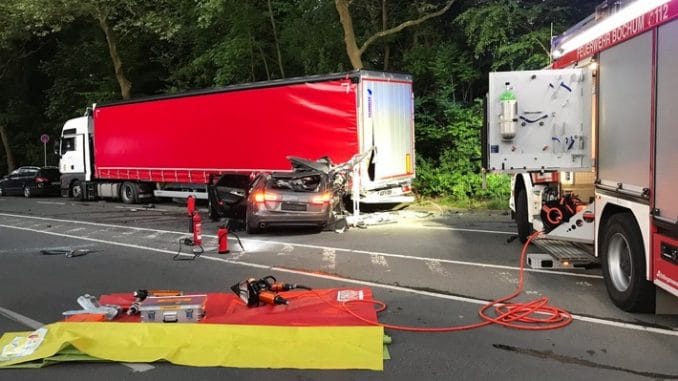 FW-BO: Verkehrsunfall mit eingeklemmter Person